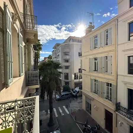 公寓 B080- A L'etroit A L'hotel Bienvenue Chez Nous 戛纳