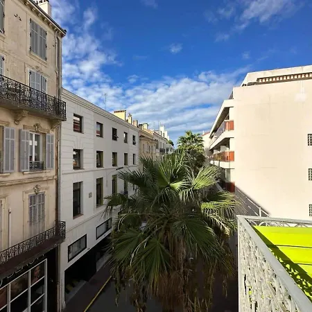 B080- A L'etroit A L'hotel Bienvenue Chez Nous 戛纳