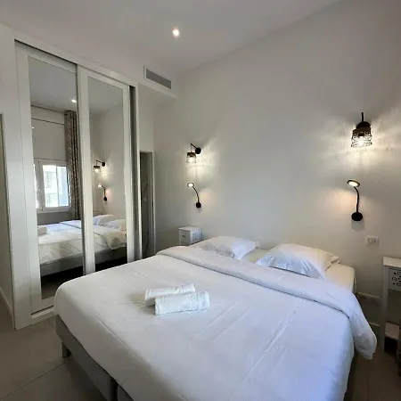 B080- A L'etroit A L'hotel Bienvenue Chez Nous * 戛纳